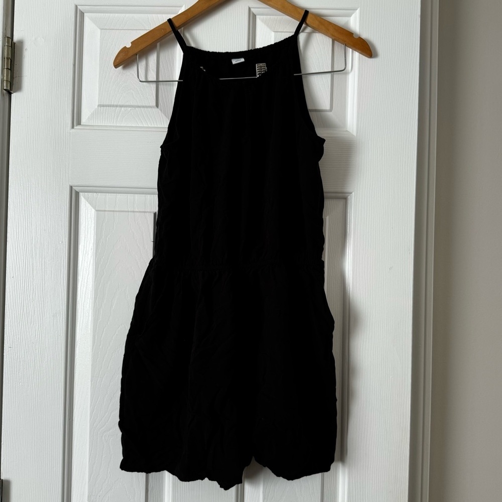Old Navy Halter Romper with Keyhole - Size Medium 0303
